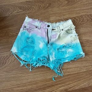 Distressed Tie Dye Levi’s